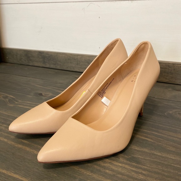 Nude Heels - Picture 1 of 3